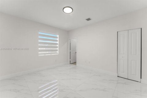 Casa en venta en Miami, Florida, 5 dormitorios, 321.07 m2 № 2269513 - foto 26