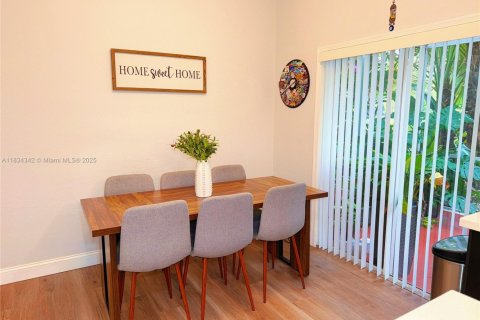 Condominio en venta en Coral Springs, Florida, 3 dormitorios, 161.37 m2 № 1816388 - foto 6