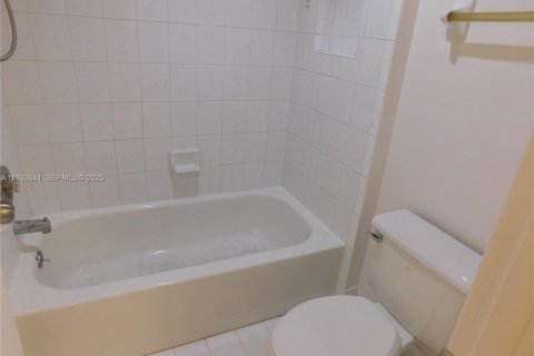 Снять в аренду кондоминиум в Майами, Флорида 2 спальни, 117.99м2, № 1989426 - фото 18