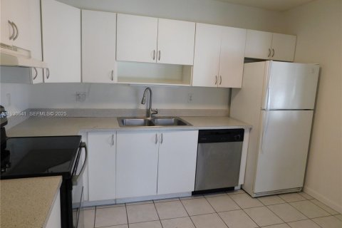 Снять в аренду кондоминиум в Майами, Флорида 2 спальни, 117.99м2, № 1989426 - фото 11