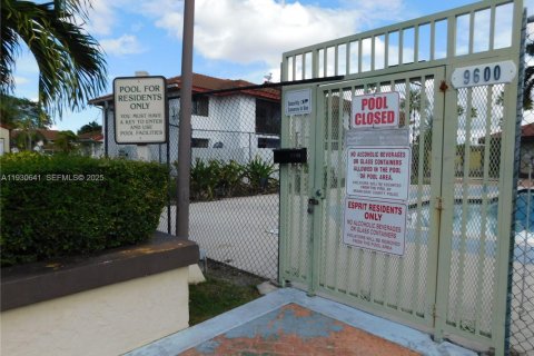 Снять в аренду кондоминиум в Майами, Флорида 2 спальни, 117.99м2, № 1989426 - фото 27