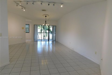 Снять в аренду кондоминиум в Майами, Флорида 2 спальни, 117.99м2, № 1989426 - фото 6