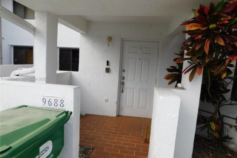 Снять в аренду кондоминиум в Майами, Флорида 2 спальни, 117.99м2, № 1989426 - фото 3