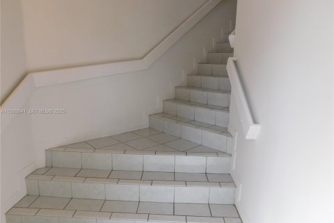 Снять в аренду кондоминиум в Майами, Флорида 2 спальни, 117.99м2, № 1989426 - фото 4