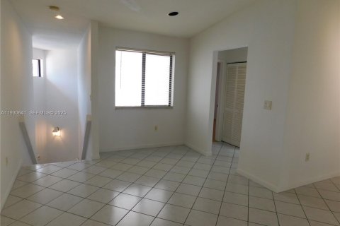 Снять в аренду кондоминиум в Майами, Флорида 2 спальни, 117.99м2, № 1989426 - фото 7