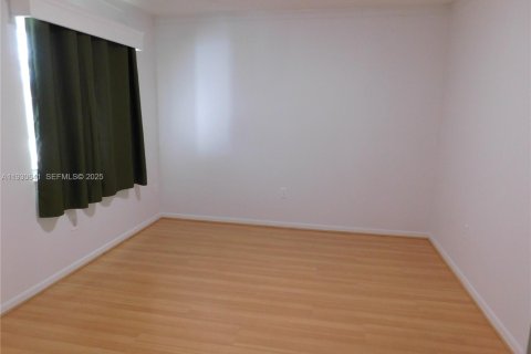 Снять в аренду кондоминиум в Майами, Флорида 2 спальни, 117.99м2, № 1989426 - фото 9