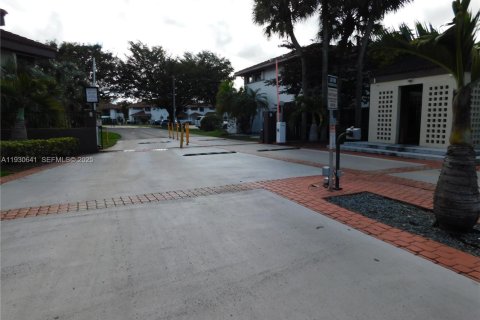 Снять в аренду кондоминиум в Майами, Флорида 2 спальни, 117.99м2, № 1989426 - фото 23