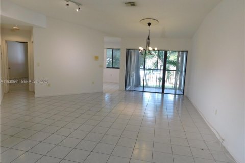 Снять в аренду кондоминиум в Майами, Флорида 2 спальни, 117.99м2, № 1989426 - фото 10