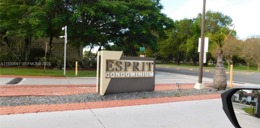 Кондоминиум с 2 спальнями в Майами, Флорида № 1989426