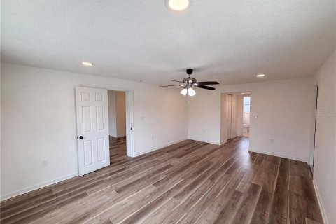 House in Dunedin, Florida 3 bedrooms, 152.36 sq.m. № 2230252 - photo 4