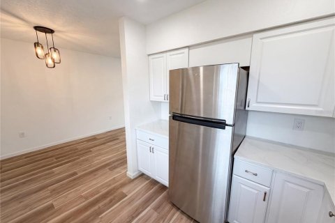 House in Dunedin, Florida 3 bedrooms, 152.36 sq.m. № 2230252 - photo 8