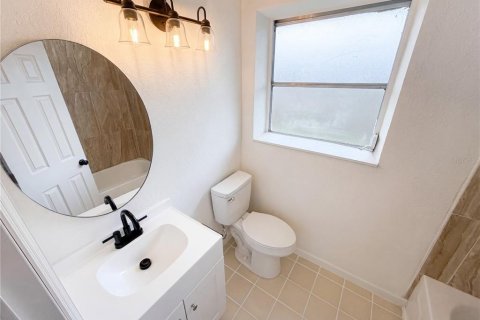 House in Dunedin, Florida 3 bedrooms, 152.36 sq.m. № 2230252 - photo 12