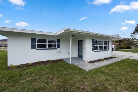 House in Dunedin, Florida 3 bedrooms, 152.36 sq.m. № 2230252 - photo 18