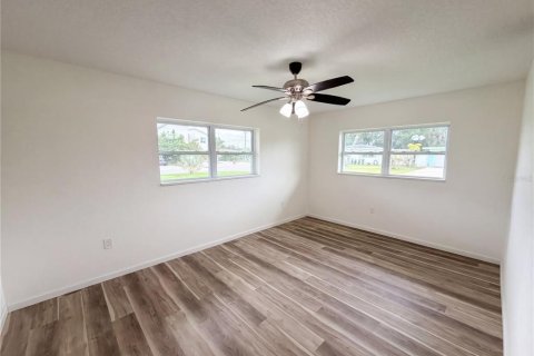 House in Dunedin, Florida 3 bedrooms, 152.36 sq.m. № 2230252 - photo 10