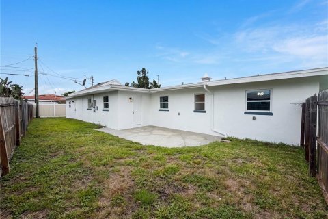 House in Dunedin, Florida 3 bedrooms, 152.36 sq.m. № 2230252 - photo 5