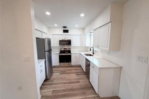 House in Dunedin, Florida 3 bedrooms, 152.36 sq.m. № 2230252 - photo 2