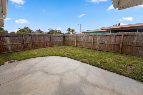 House in Dunedin, Florida 3 bedrooms, 152.36 sq.m. № 2230252 - photo 17