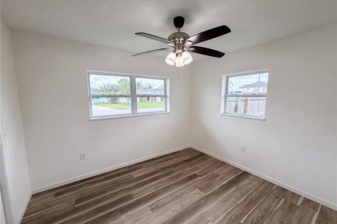 House in Dunedin, Florida 3 bedrooms, 152.36 sq.m. № 2230252 - photo 11