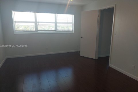 Condo in Fort Lauderdale, Florida, 2 bedrooms № 2154156 - photo 6