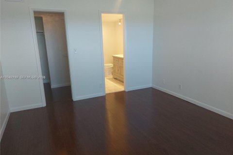 Condo in Fort Lauderdale, Florida, 2 bedrooms № 2154156 - photo 7