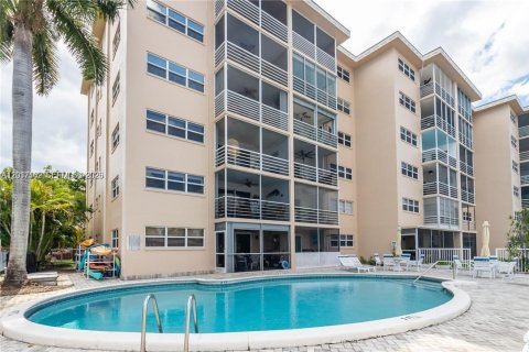 Condo in Fort Lauderdale, Florida, 2 bedrooms № 2154156 - photo 15
