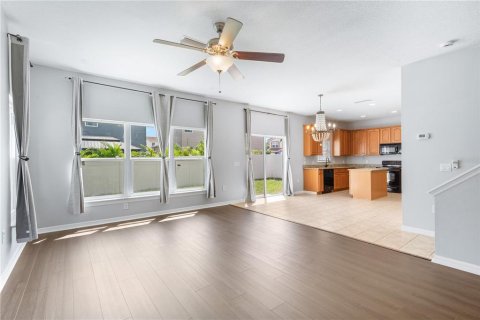 House in Pinellas Park, Florida 4 bedrooms, 213.21 sq.m. № 1910525 - photo 6