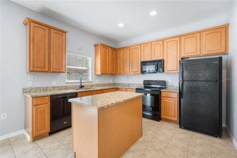 House in Pinellas Park, Florida 4 bedrooms, 213.21 sq.m. № 1910525 - photo 9