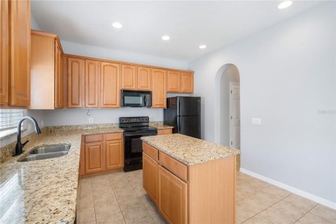 House in Pinellas Park, Florida 4 bedrooms, 213.21 sq.m. № 1910525 - photo 10