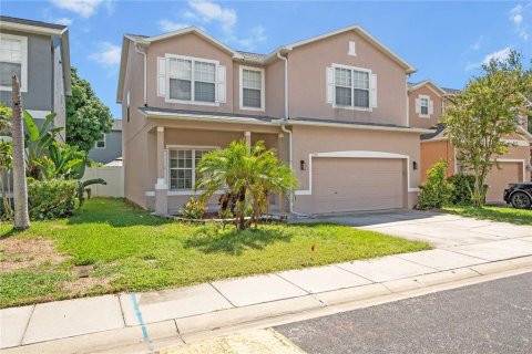 House in Pinellas Park, Florida 4 bedrooms, 213.21 sq.m. № 1910525 - photo 2