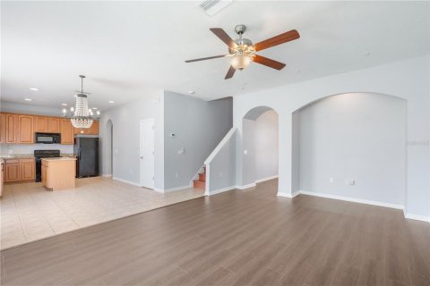 House in Pinellas Park, Florida 4 bedrooms, 213.21 sq.m. № 1910525 - photo 7