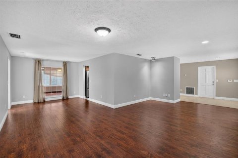 Villa ou maison à vendre à Tampa, Floride: 3 chambres, 270.44 m2 № 2422830 - photo 15