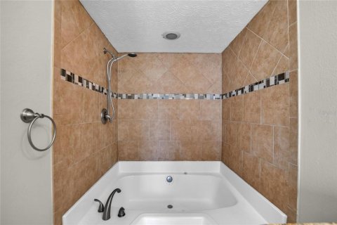 Villa ou maison à vendre à Tampa, Floride: 3 chambres, 270.44 m2 № 2422830 - photo 28