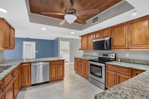 Villa ou maison à vendre à Tampa, Floride: 3 chambres, 270.44 m2 № 2422830 - photo 29