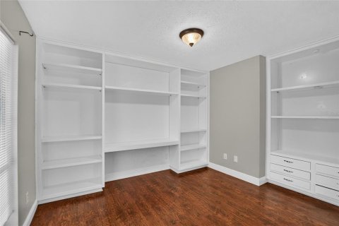 Villa ou maison à vendre à Tampa, Floride: 3 chambres, 270.44 m2 № 2422830 - photo 10