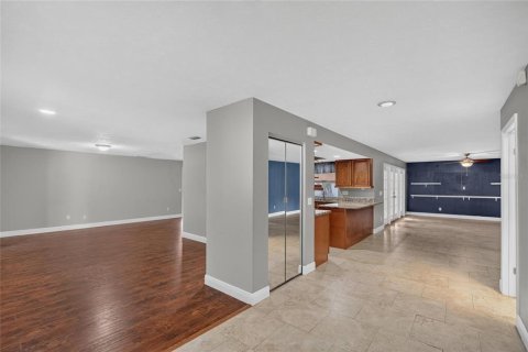 Villa ou maison à vendre à Tampa, Floride: 3 chambres, 270.44 m2 № 2422830 - photo 6