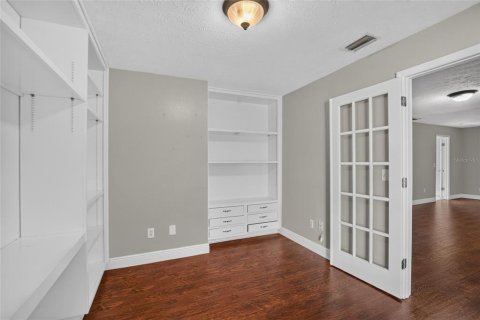 Villa ou maison à vendre à Tampa, Floride: 3 chambres, 270.44 m2 № 2422830 - photo 11