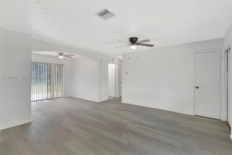 Villa ou maison à vendre à Port St. Lucie, Floride: 3 chambres, 127.09 m2 № 2042412 - photo 10