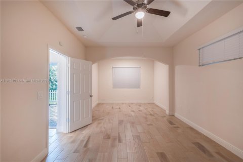 House in Vero Beach, Florida 4 bedrooms, 218.88 sq.m. № 2081934 - photo 20