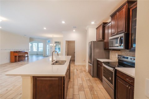 House in Vero Beach, Florida 4 bedrooms, 218.88 sq.m. № 2081934 - photo 2