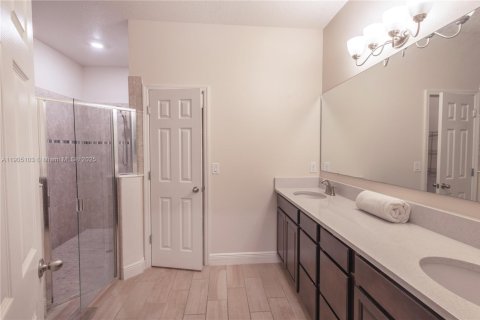 House in Vero Beach, Florida 4 bedrooms, 218.88 sq.m. № 2081934 - photo 24