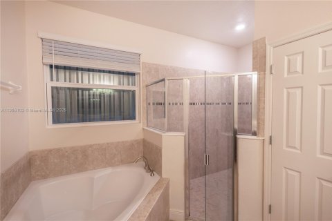 House in Vero Beach, Florida 4 bedrooms, 218.88 sq.m. № 2081934 - photo 28