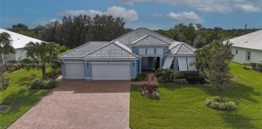 House in Vero Beach, Florida 4 bedrooms, 218.88 sq.m. № 2081934