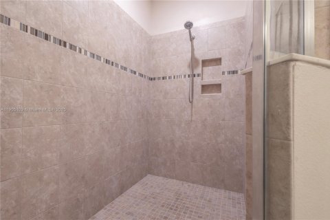 House in Vero Beach, Florida 4 bedrooms, 218.88 sq.m. № 2081934 - photo 27