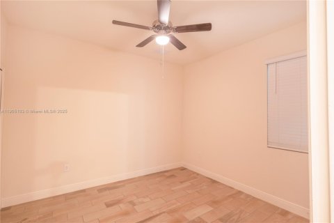 House in Vero Beach, Florida 4 bedrooms, 218.88 sq.m. № 2081934 - photo 16