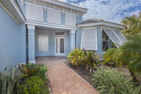 House in Vero Beach, Florida 4 bedrooms, 218.88 sq.m. № 2081934 - photo 4