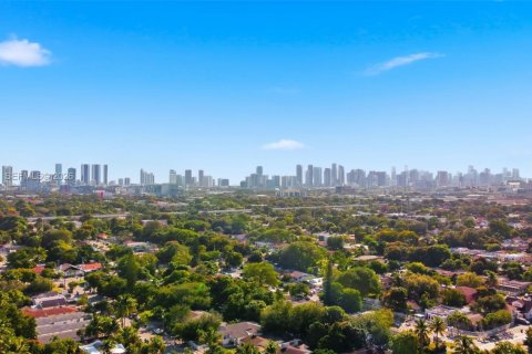 Commercial property in Miami, Florida № 1997930 - photo 4