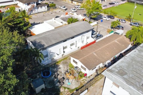 Commercial property in Miami, Florida № 1997930 - photo 20