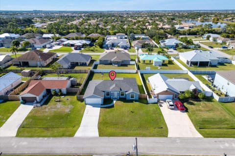 Villa ou maison à vendre à Port St. Lucie, Floride: 4 chambres, 183.57 m2 № 2039147 - photo 6