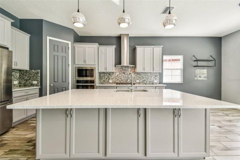 House in Apollo Beach, Florida 5 bedrooms, 397.44 sq.m. № 1434353 - photo 7