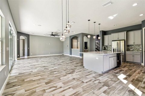 House in Apollo Beach, Florida 5 bedrooms, 397.44 sq.m. № 1434353 - photo 12